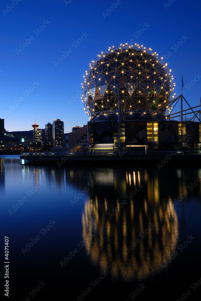 Naklejka premium geodesic dome of science world, vancouver night scene