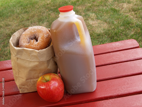 apple cider and donuts © sparkia