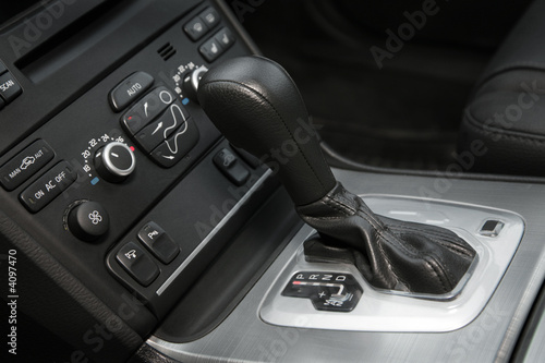 gear-change lever © terex