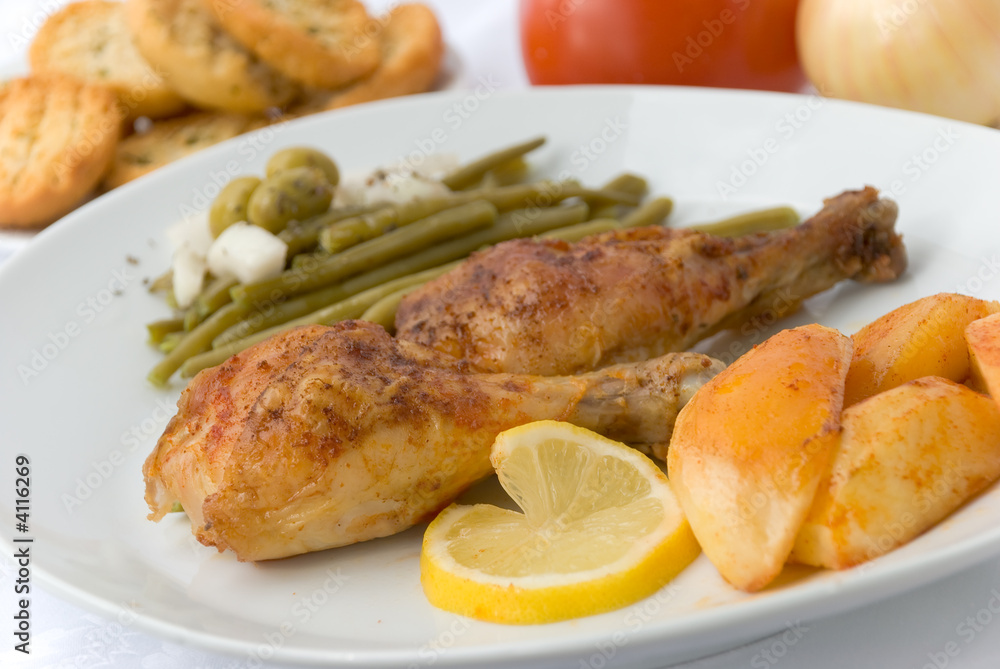 hähnchen-keule mit Pommes frites kartoffeln und salat - 5 hähnchen-keule mit Pommes frites kartoffeln und salat - 5