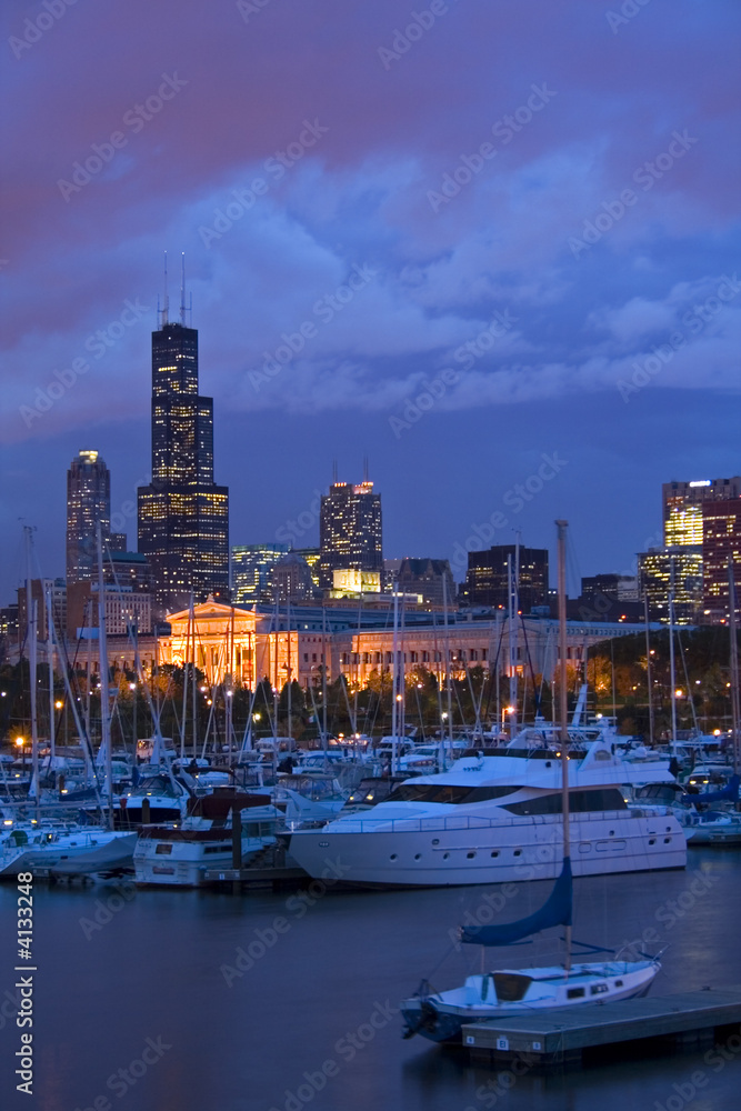 Obraz premium Downtown Chicago from marina