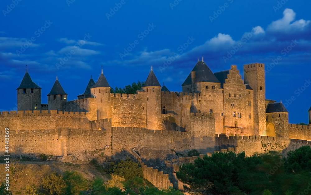 Carcassonne anocheciendo
