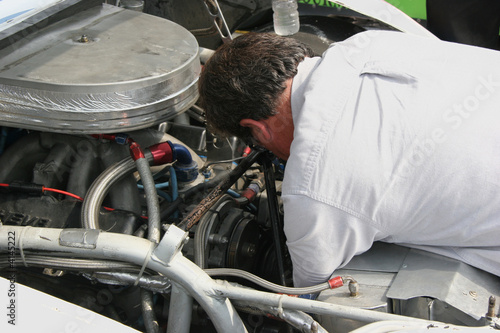 Mechanic Tunes Racing Enging