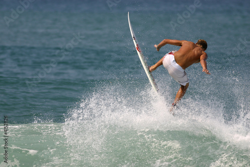 surfeur sur la vague