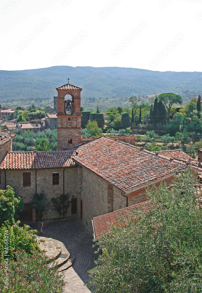 Obraz premium sleepy village piazza in umbria italy