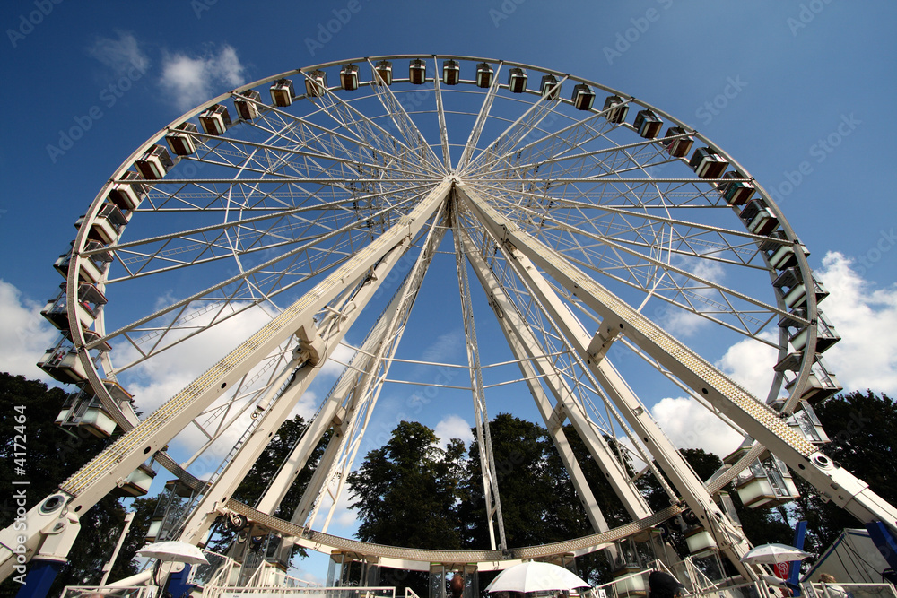 Dynamic view of a Mobile Ferris Wheel Dynamic view of a Mobile Ferris Wheel