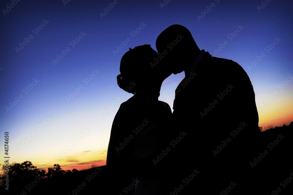 The kiss silhouette