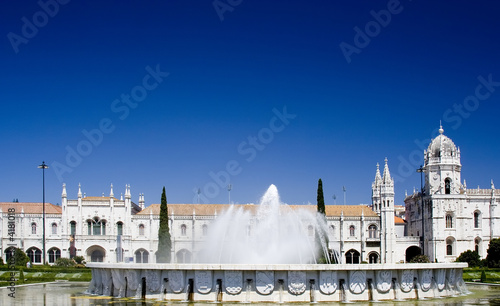 Fountain and Jeronimos Monastery