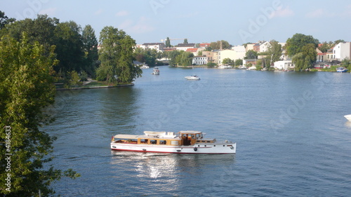 Berlin Köpenick Ausflugsschiff auf der Dahme