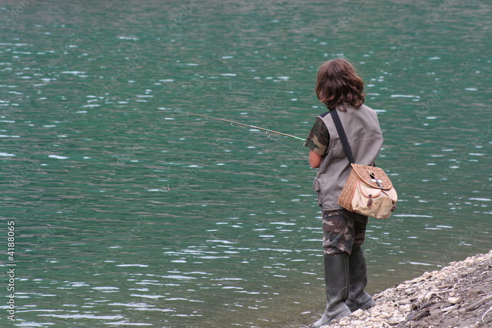 enfant à la pêche