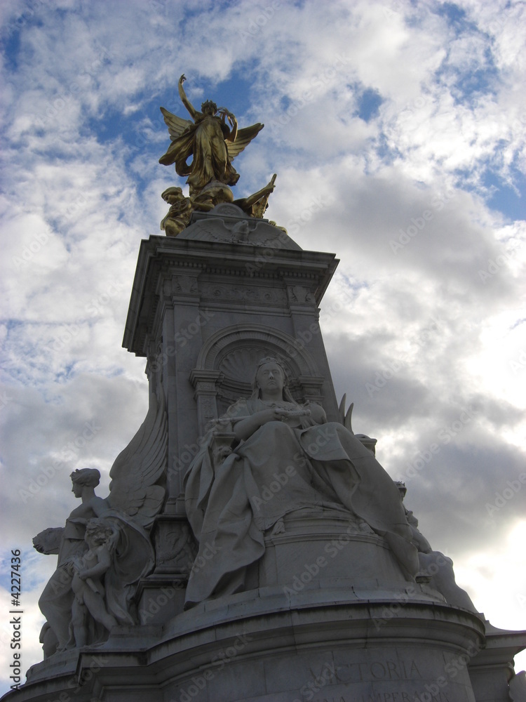 London  - Queen Victoria Brunnen