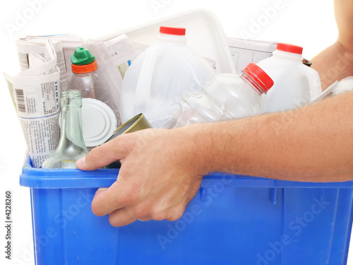 hands holding a recycle bin