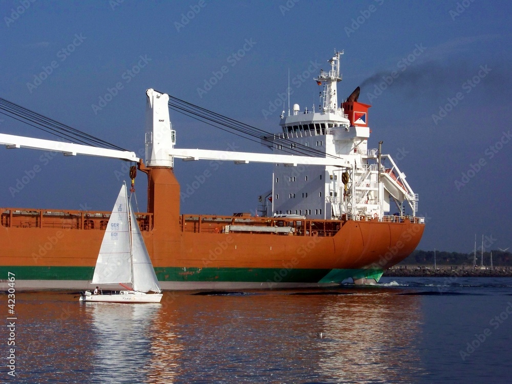 Fototapeta premium Hafeneinfahrt - Warnemünde