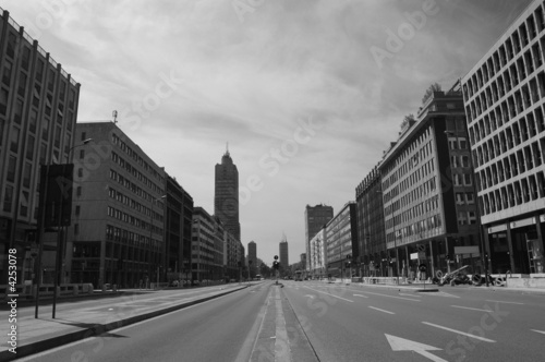 Rua de Milao em preto e branco