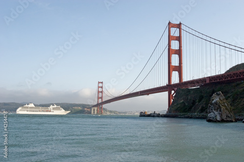 Golden Gate Bridge © MaxFX
