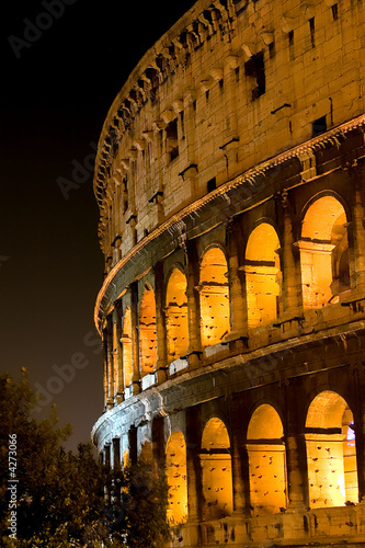 Roma - Particolare del colosseo