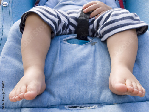 baby feet photo