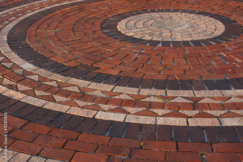 Paving in circles