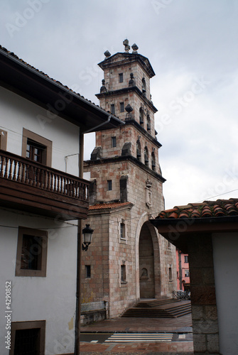 Iglesia de la Asunción de Cangas de Onís  - Asturias © Pakmor