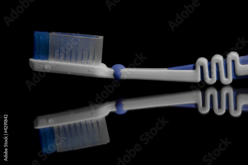 Toothbrush with reflection