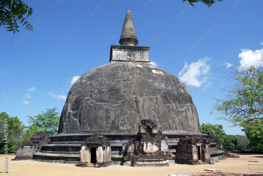 Kyry Vihara stupa