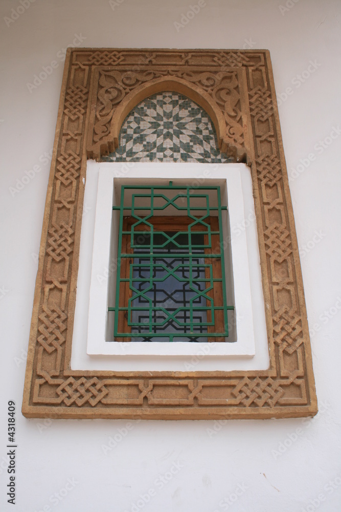 Obraz premium fenêtre de mosquée au maroc