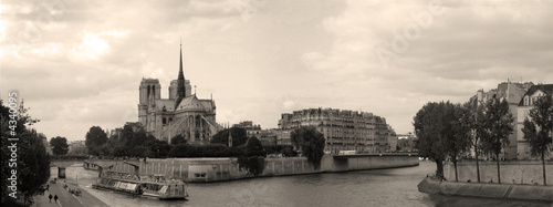 Cathédrale Notre Dame de Paris et quais de la Seine photo