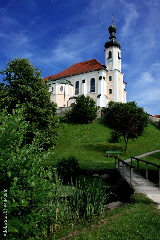 Idyllische Kirche in Oberbayern