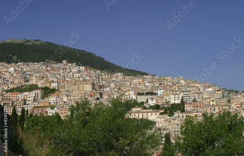 Typisches Dorf im Innern von Sizilien