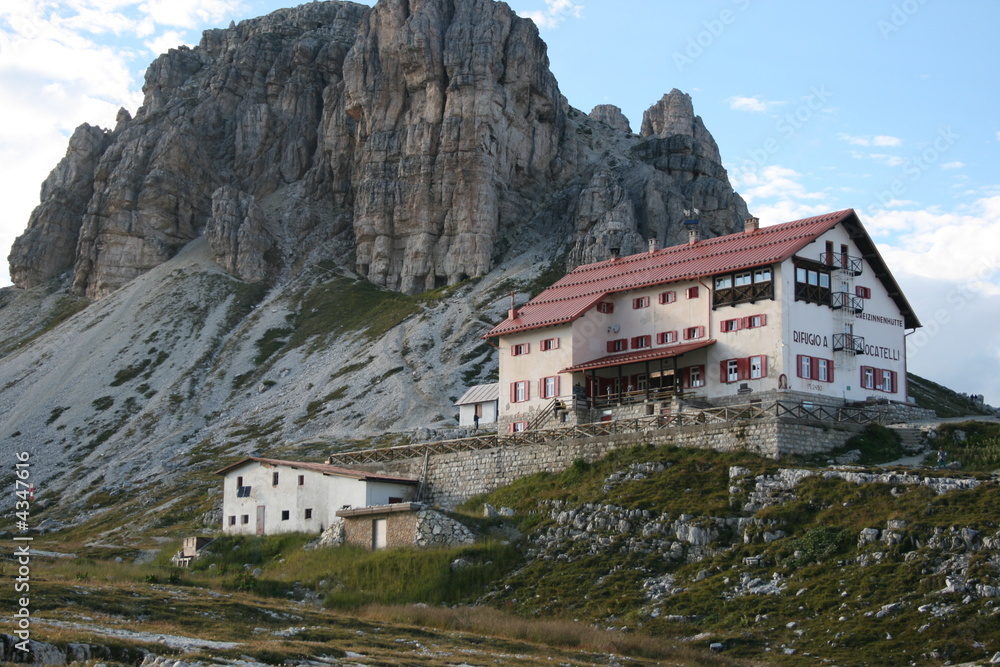 rifugio del CAI Locatelli sulle Dolomiti