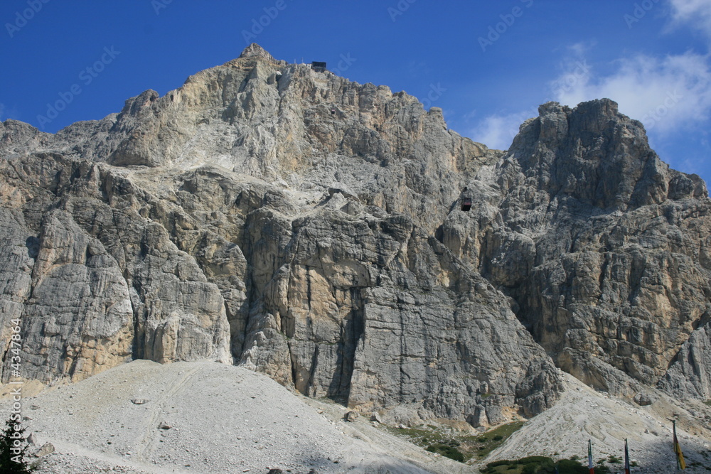 passo Falzarego sulle Dolomiti