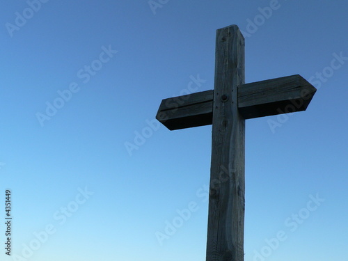 1080311 croix au jour naissant