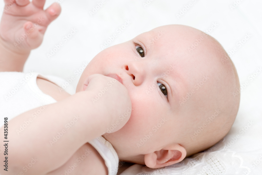 Baby draw your fist into the mouth #2 Baby draw your fist into the mouth #2