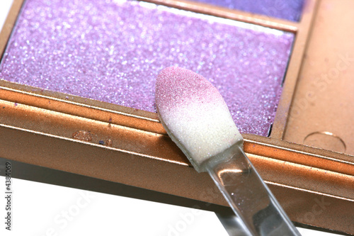 Slika na platnu pink and violet eyeshadows wit applicator