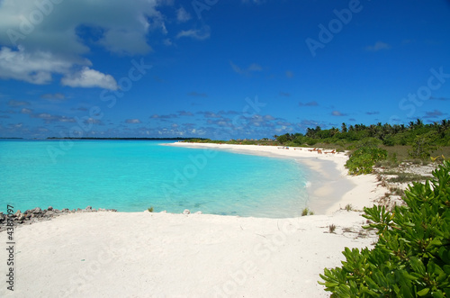 Einsamer tropischer Strand © Loocid GmbH