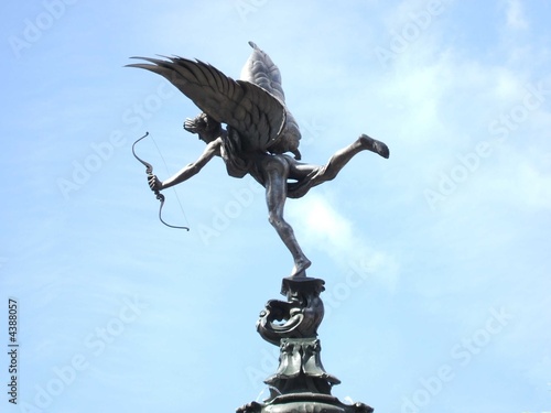 Fotografie The Eros Statue at Piccadilly Circus in London.
