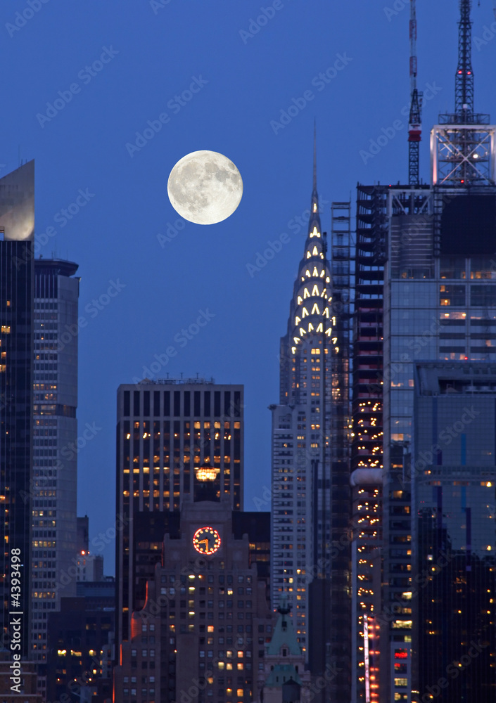 Fototapeta premium Manhattan Mid-town Skyline at Night