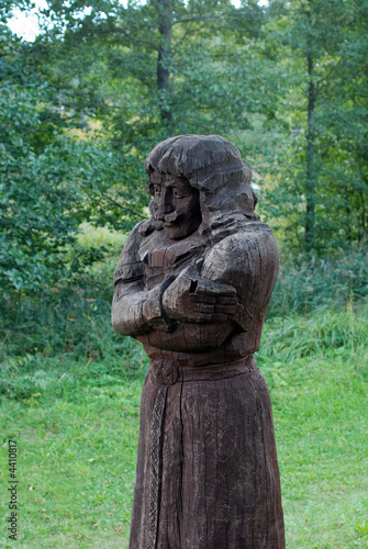 wooden man statue © Linas Lebeliunas