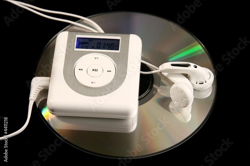 Obraz na płótnie MP3 Music player and Compact Disk