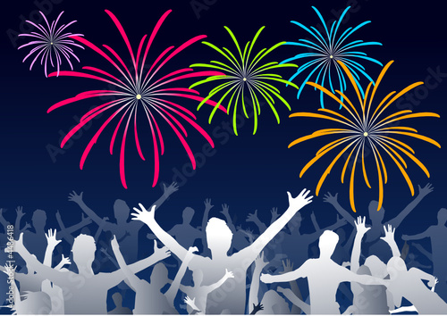 Gente che festeggia con i fuochi d'artificio