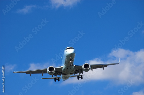 Airliner on short final to airport