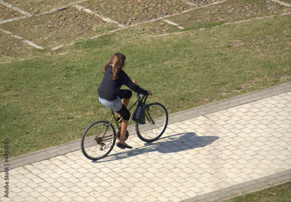 Fototapeta premium Chica en bicicleta