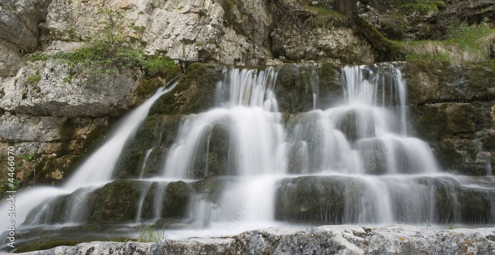 Obraz premium Dolomiti waterfall