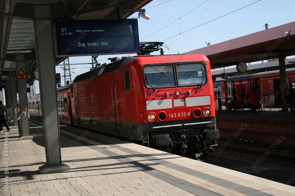 Zug, Gleis, Bahnhof