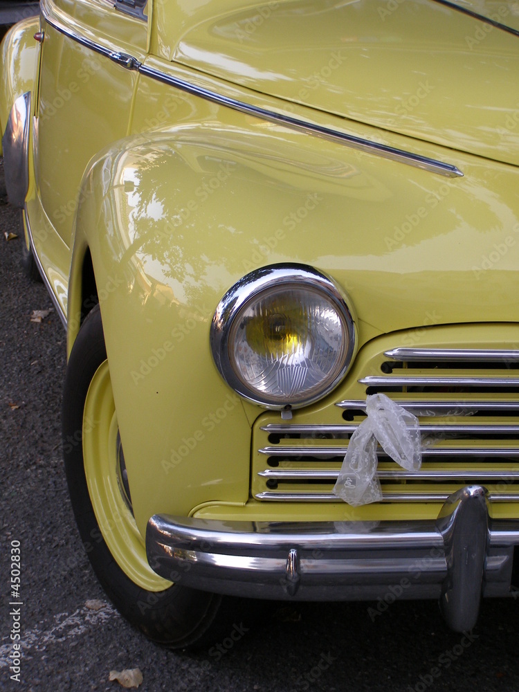 voiture jaune