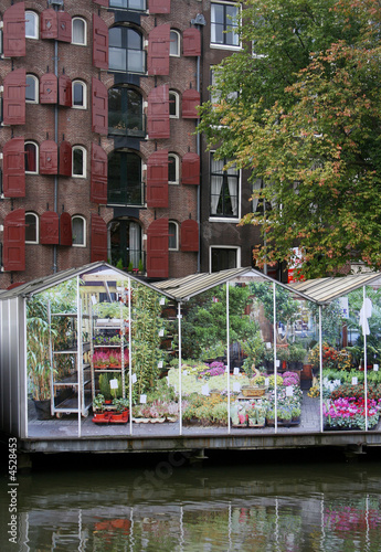 marché aux fleurs flottant
