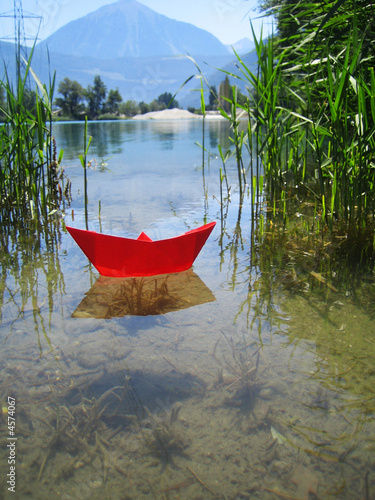 rotes papierboot