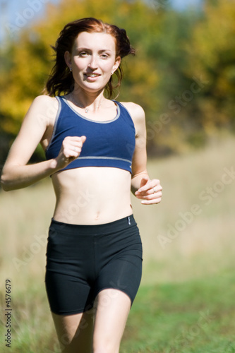 Fototapeta Naklejka Na Ścianę i Meble -  woman and running
