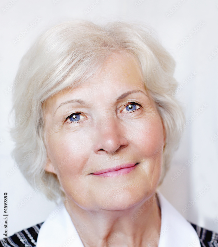 Lächelnde Seniorin Lächelnde Seniorin