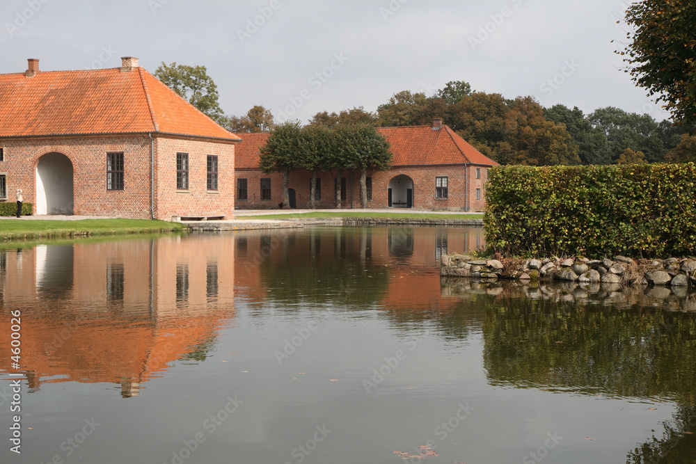 Obraz premium Buildings at the Lake